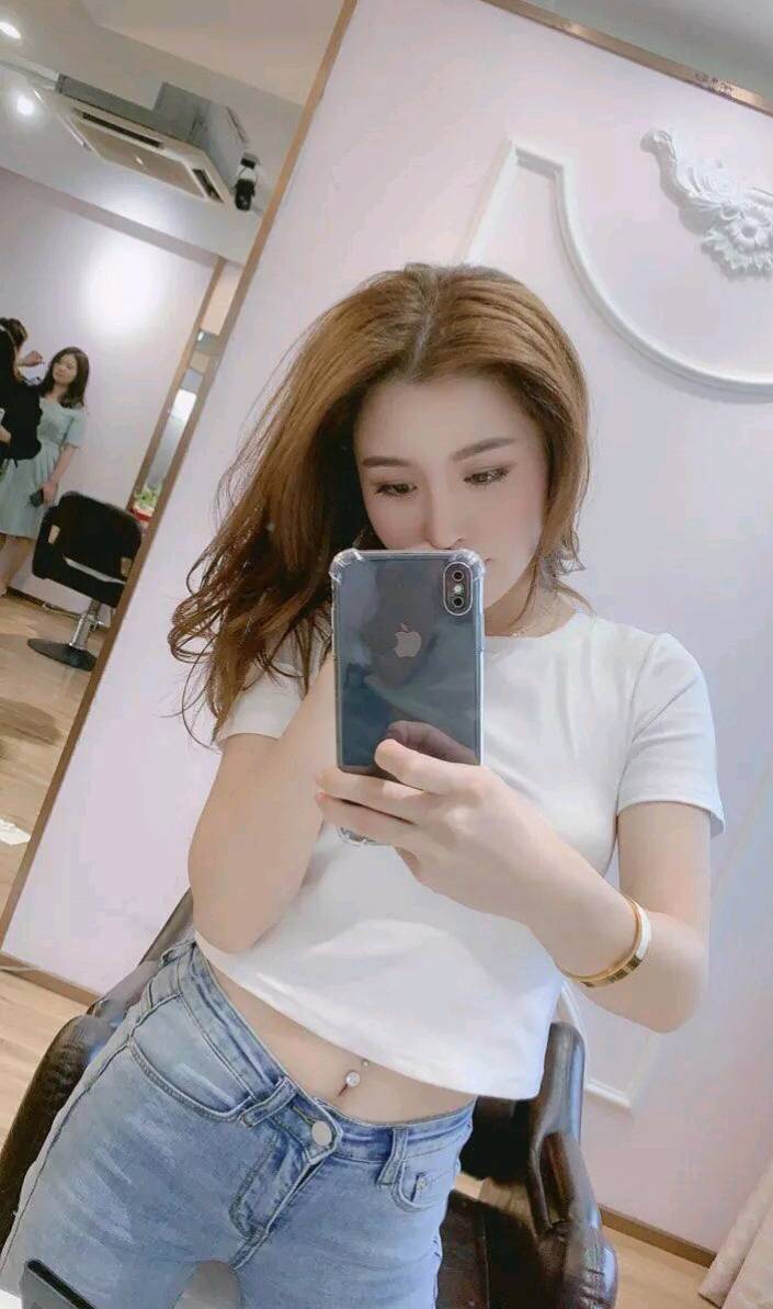 身材火辣的性感小女神